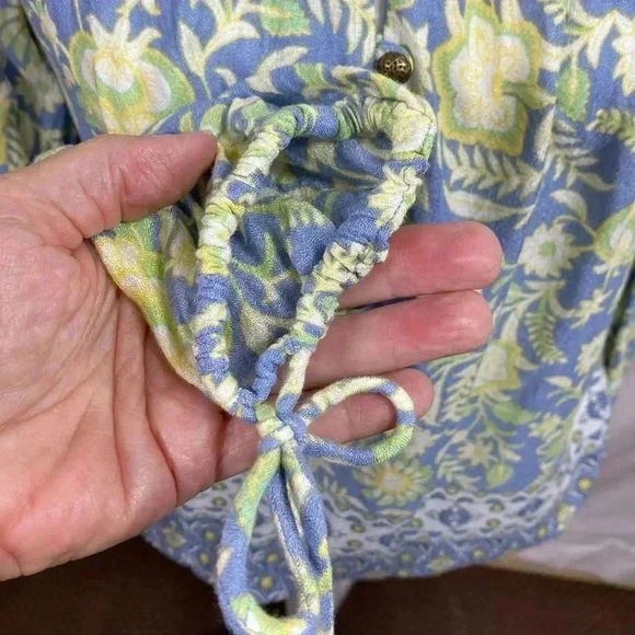 Lucky Brand Blue & Yellow Floral Elastic Waist, 3/4 Sleeve Top, Brass Buttons. - Picture 6 of 14